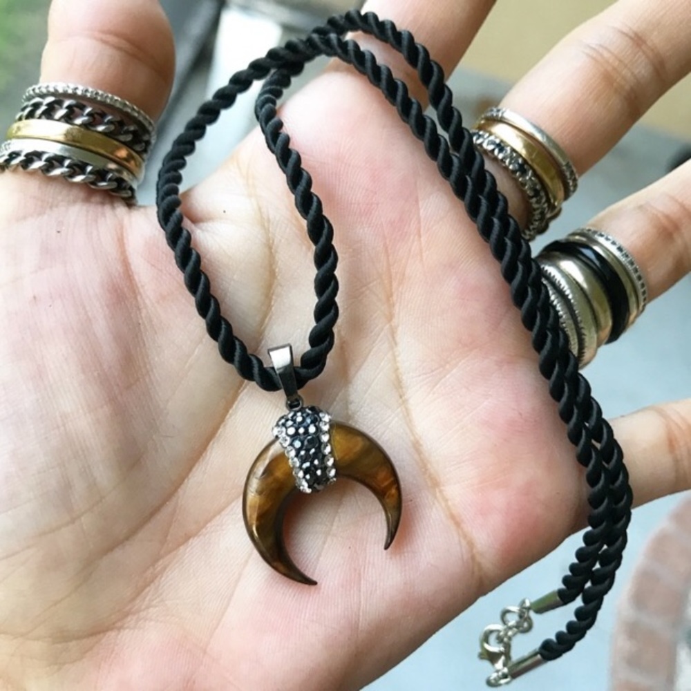 Tiger eye crescent moon horn charm necklace - Picture 3 of 8